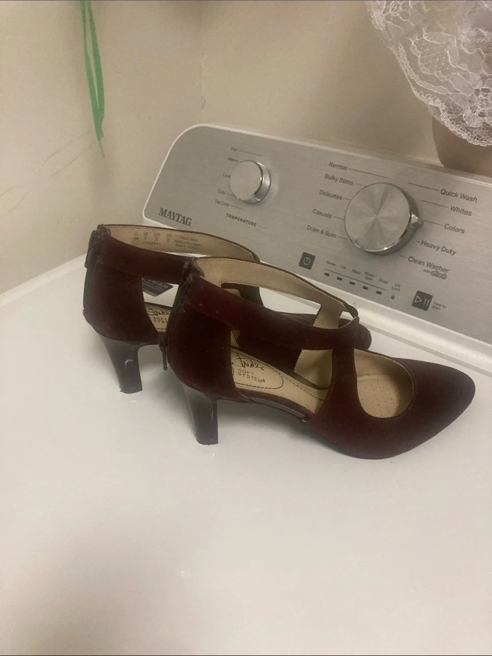 Life Stride Women's Burgundy Crisscross Pointed-Toe Heels